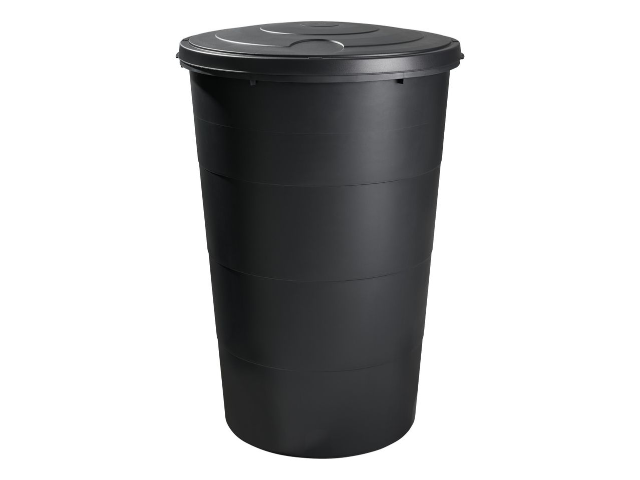 Črn plastični sod za deževnico z zaprtim pokrovom.