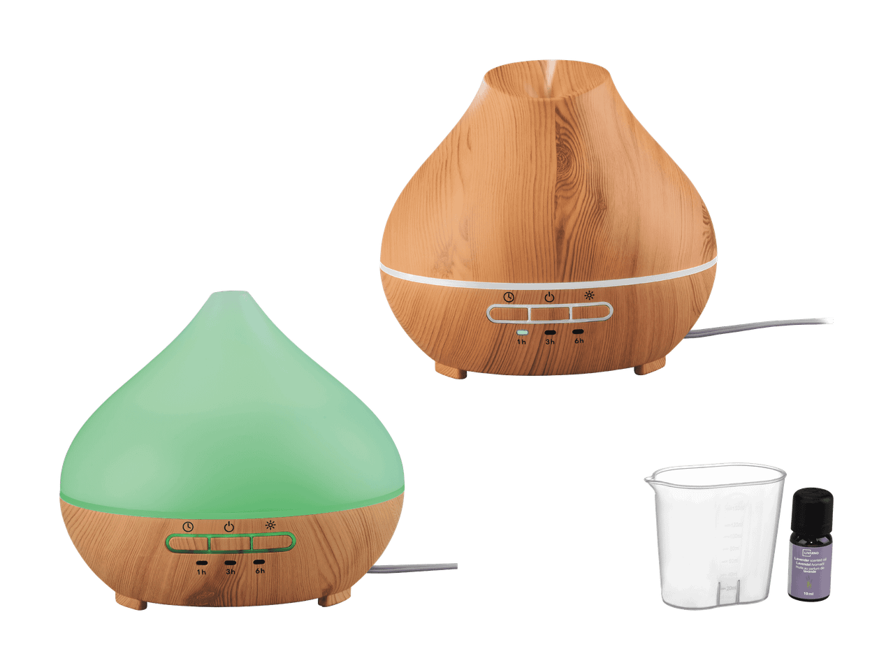 Zwei Aroma-Diffusoren in Holzoptik mit Messbecher und Lavendel-Duftöl.