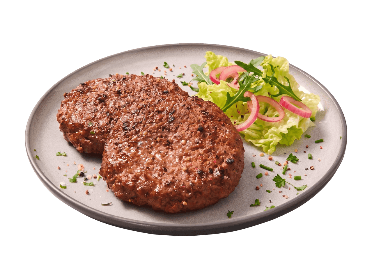 Deux galettes de viande avec de la salade fraîche et des oignons rouges sur une assiette grise.