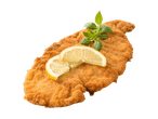 Ein knuspriges Wiener Schnitzel mit Zitronenscheiben und Basilikum.