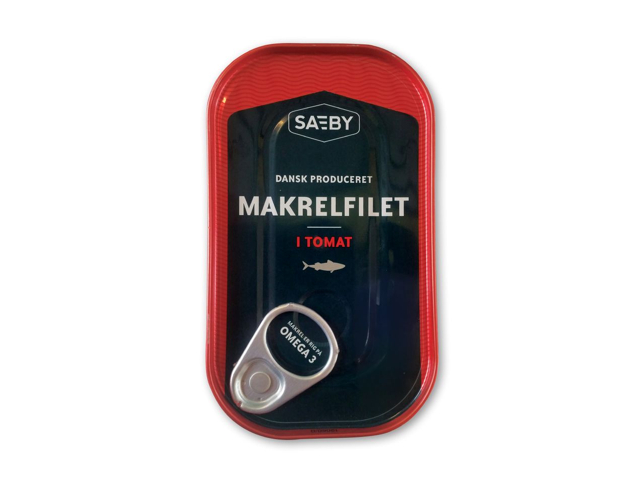 Rød dåse med makrelfilet i tomat, med en trækring og teksten 'MAKREL ER RIG PÅ OMEGA 3'.