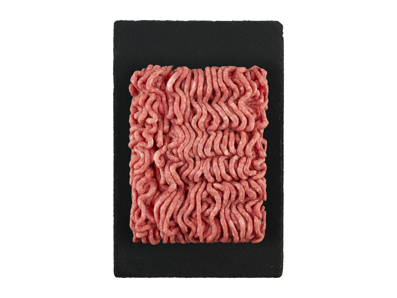 Malta mėsa ant juodos lentelės.