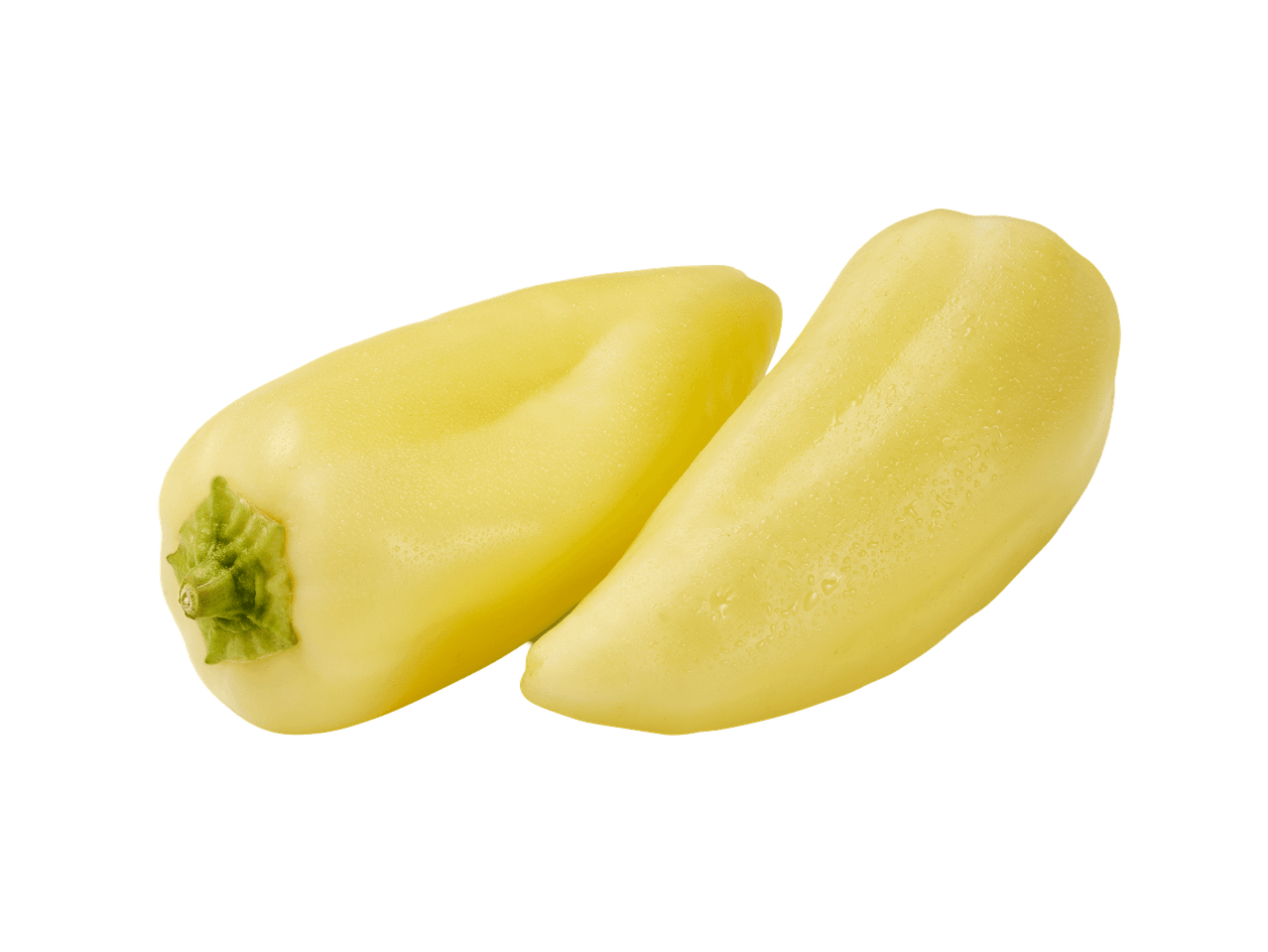 Dve sveže žute paprike sa kapljicama vode na crnoj pozadini.