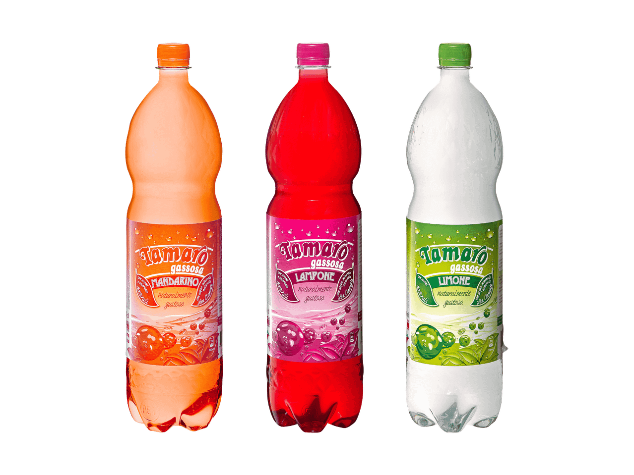 Drei Flaschen kohlensäurehaltiges Getränk in den Geschmacksrichtungen Mandarine, Himbeere und Zitrone.