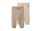 To par babybukser i beige og brun med brede, foldbare taljebånd.