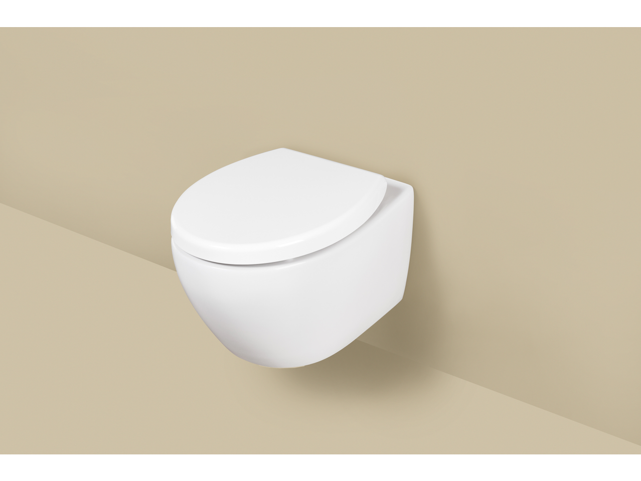 Vas de toaletă alb, suspendat pe perete, pe un fundal bej.