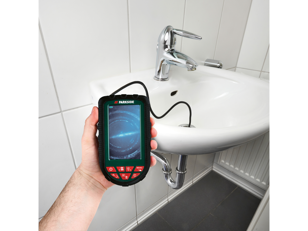 PARKSIDE® ellenőrző kamera fürdőszobai mosdó ellenőrzésére használva.