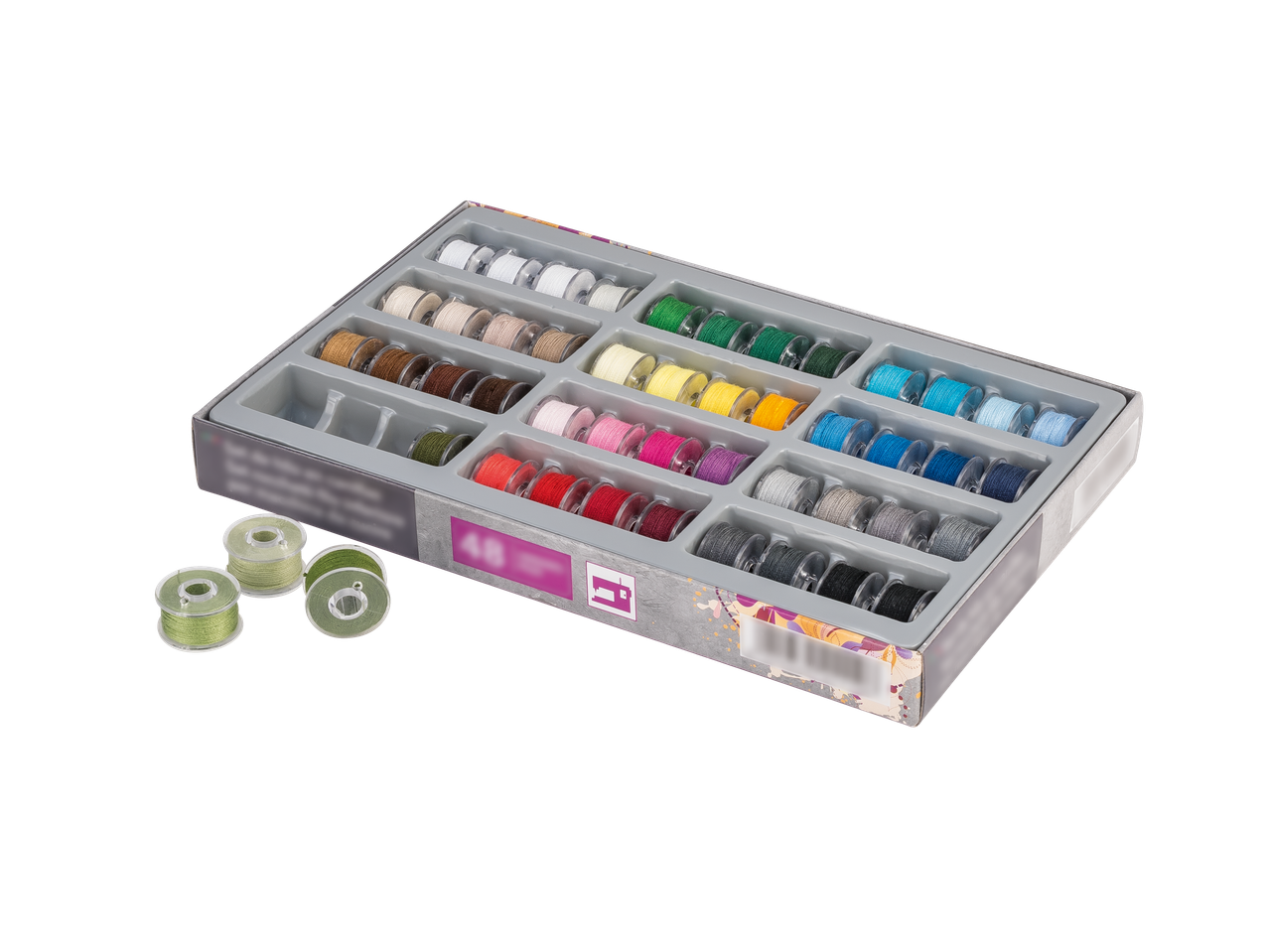 Dėžutė su 48 spalvotais Crelando® siuvimo mašinos siūlais, su trimis žaliais siūlais priekyje.