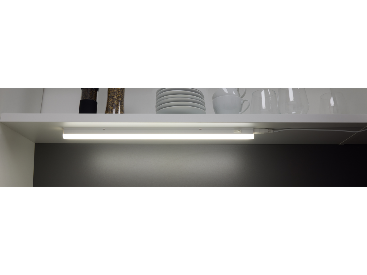 LED rasvjeta ispod kuhinjskog ormarića.