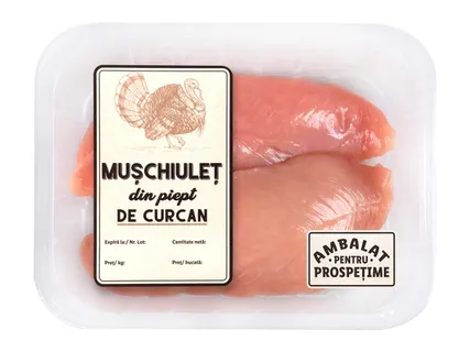 Fileuri de piept de curcan ambalate.