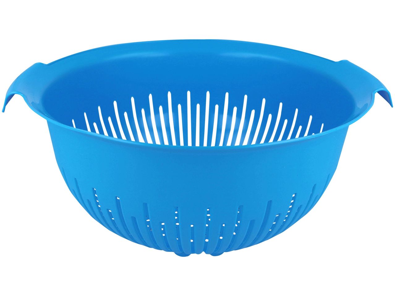 Scolapasta in plastica blu con fori di drenaggio.