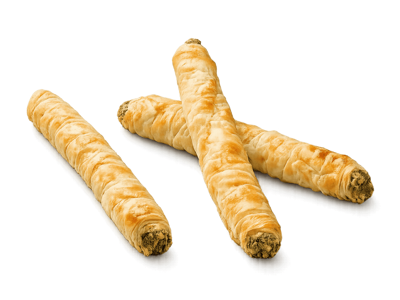 Drei goldbraune Blätterteigrollen mit Füllung, diagonal auf schwarzem Hintergrund