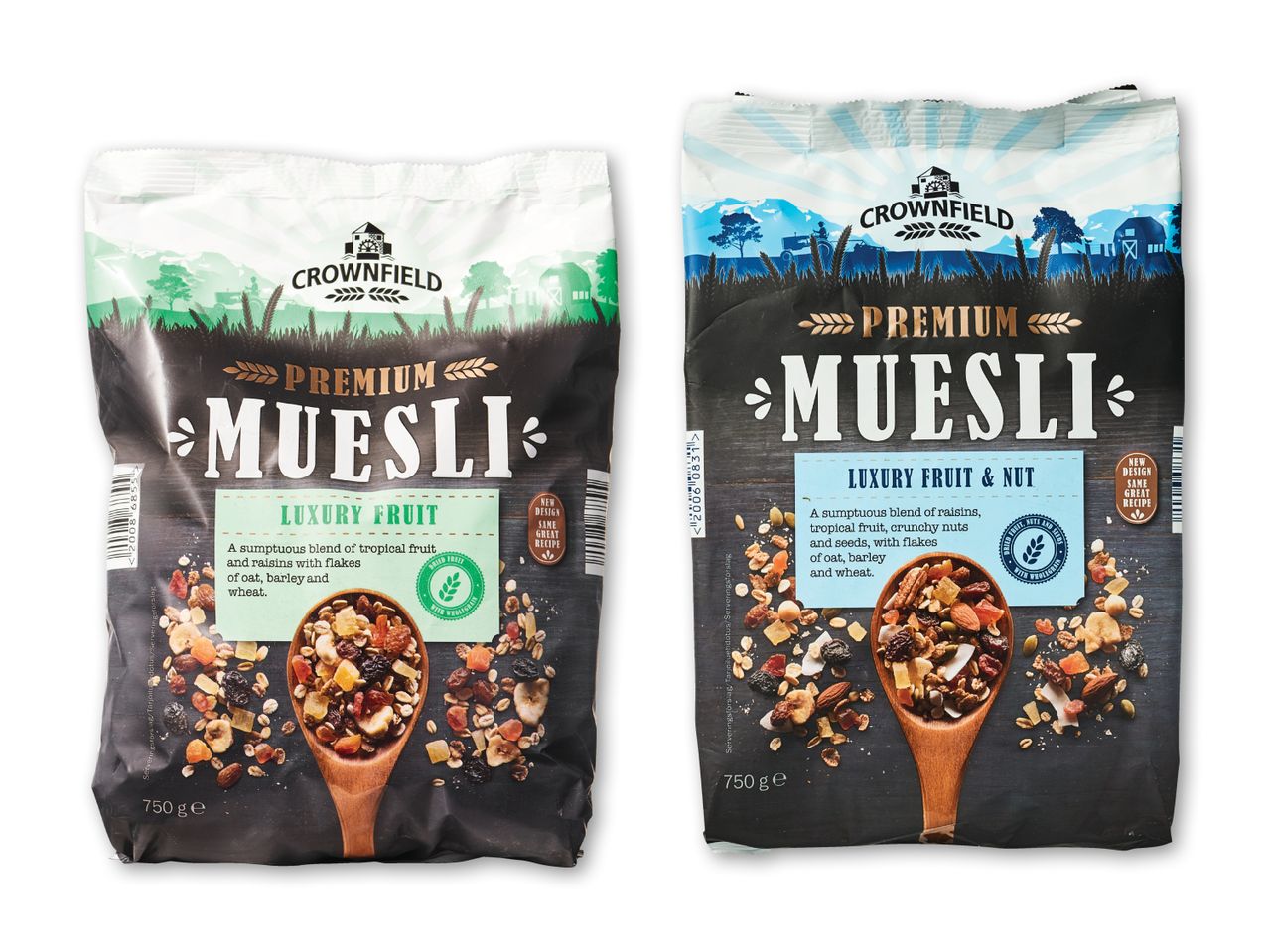 To poser økologisk müsli fra Urtekram, en med bær og en med chokolade.