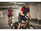 Biciclete electrice într-o parcare subterană.