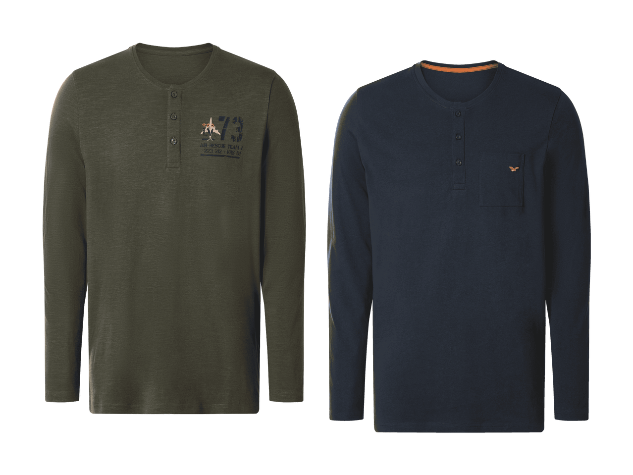 Zwei Langarmshirts für Herren, eines in Olivgrün mit Flugzeugmotiv und eines in Dunkelblau mit Brusttasche.