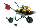 Kolica s cvijećem, vrtnim alatom, rukavicama i kantom za zalijevanje.