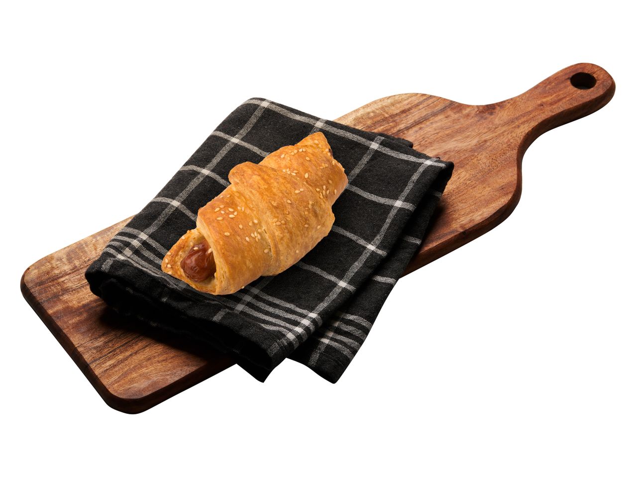 Korvcroissant på träbricka.