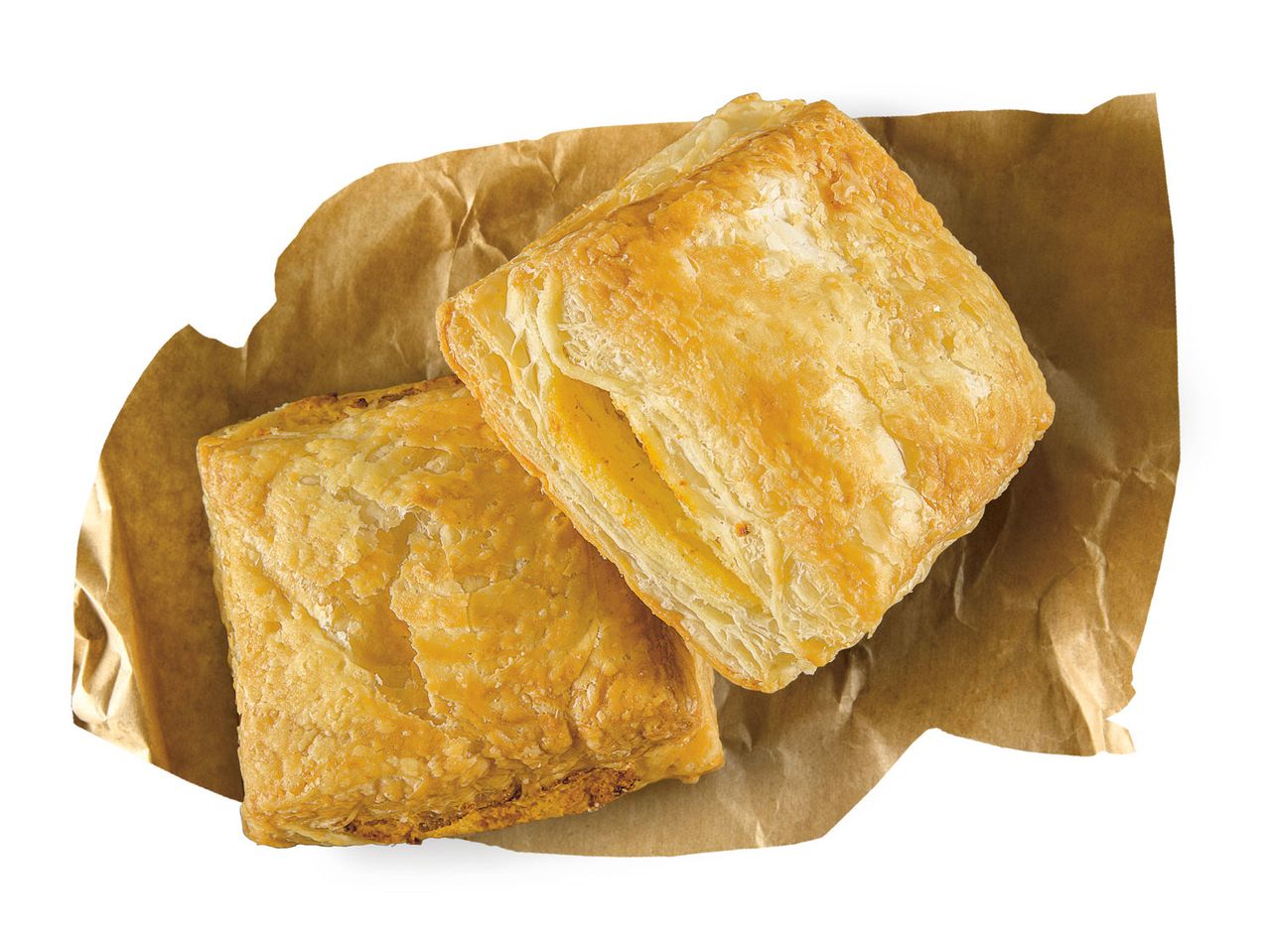 Două plăcinte în hârtie maro.