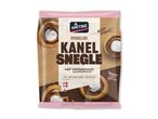 Pakke med kanelsnegle med kanelremonce, klar til at bages hjemme.