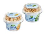 To bægre Yoplait yoghurt med müsli.