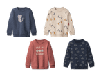 Vier Kinderpullover mit Tiermotiven, Blumen und Traktoren.