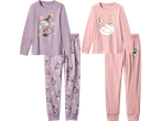 Två set med Mumin-pyjamas, en lila med Lilla My och en rosa med Muminfamiljen.