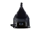 Ferro a vapor preto com base e botão de energia iluminado.