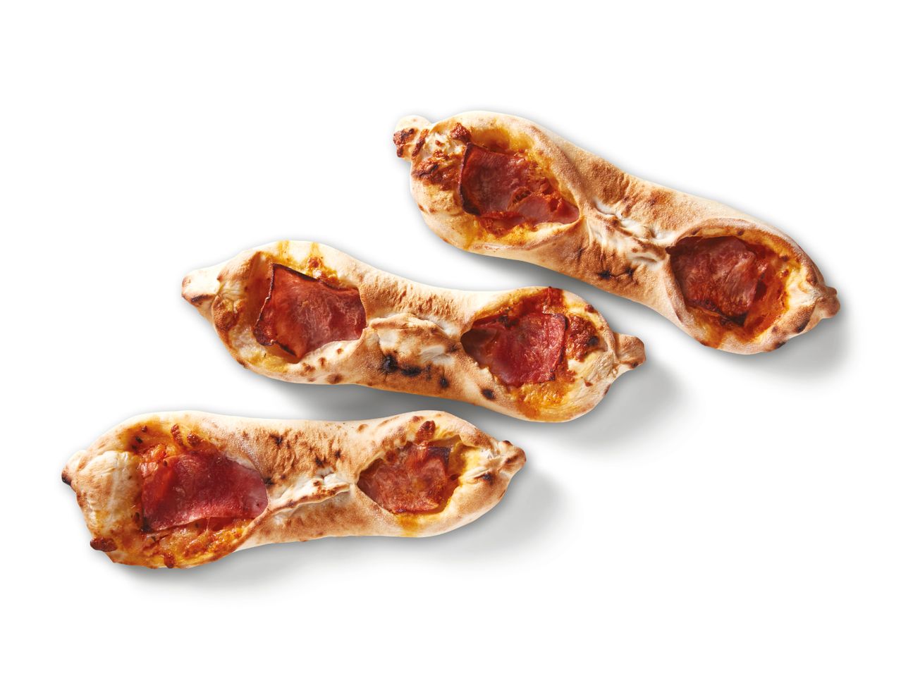 Tre lækre pizzastænger med skinke og ost.