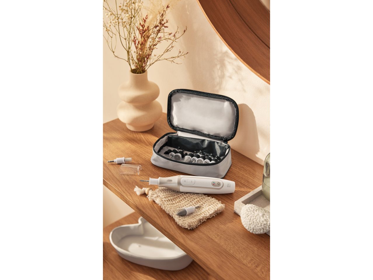 Kit per manicure Cien BEAUTY con accessori e custodia.