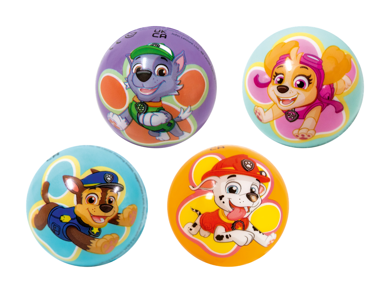 Quatre ballons de plage colorés avec des chiots de dessin animé, dont un gris, un rose, un marron et un blanc.