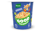 Een beker instant noedels met groentesmaak, klaar in 3 minuten.