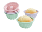 Bolos assados em forminhas de silicone pastel.