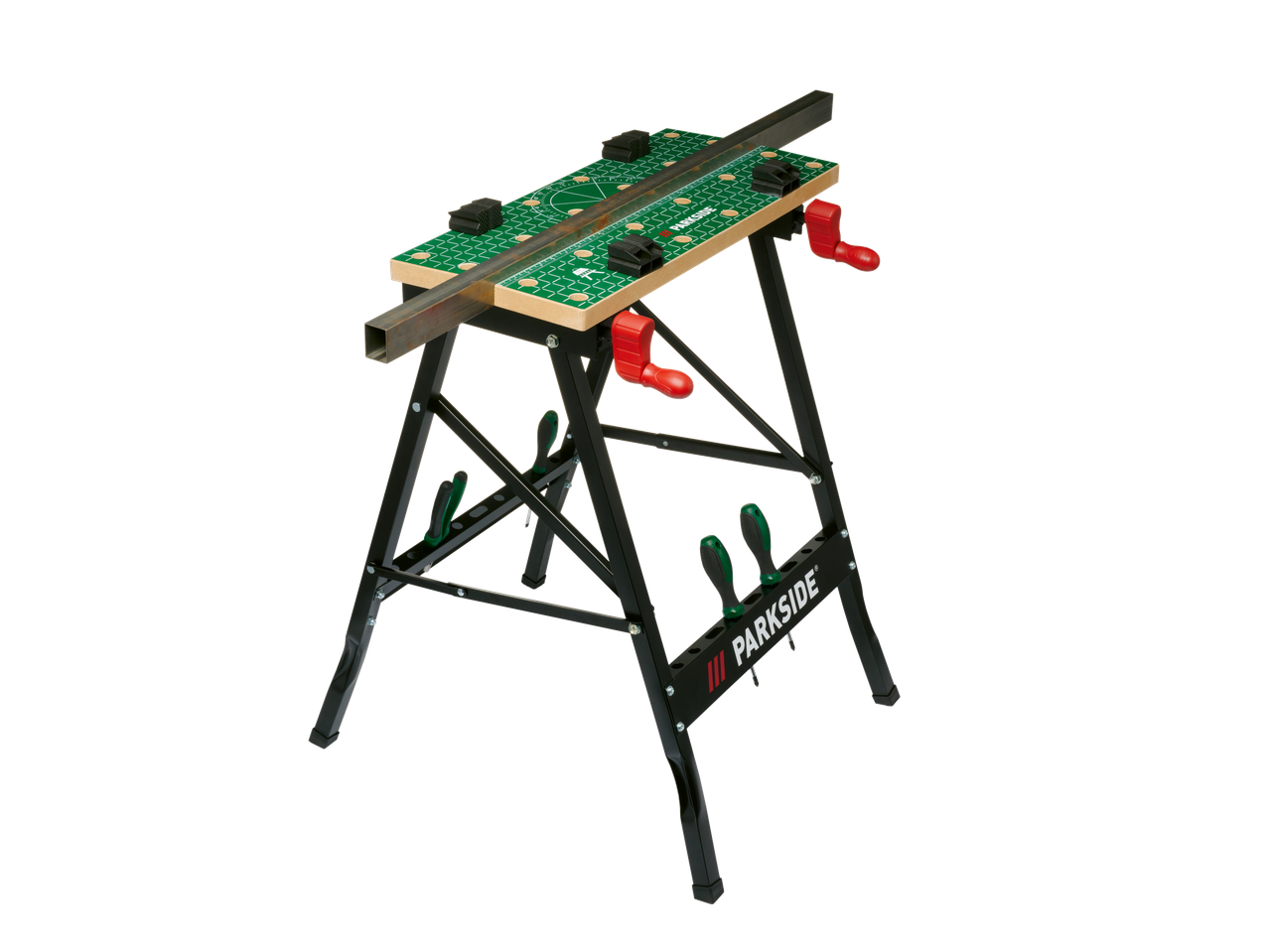 Πτυσσόμενος πάγκος εργασίας με μέγγενη και μεταλλικό προφίλ, σε μαύρο φόντο.