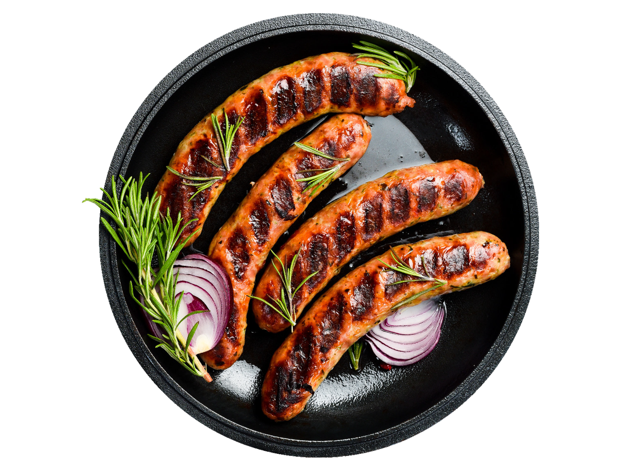 Grillitud vorstid rosmariini ja punase sibulaga mustal pannil.