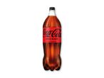 En flaske sukkerfri cola med en rød etiket, der angiver 'ZERO SUGAR' og 'NO CALORIES'.