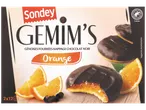 Génoises fourrées à l'orange et nappées de chocolat noir, avec des quartiers d'orange.