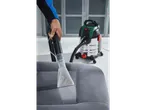 Automobilio sėdynės valymas Kärcher dulkių siurbliu.