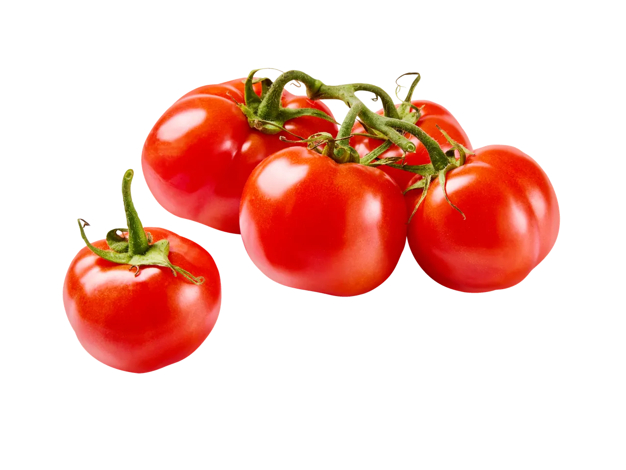 Svaigu sarkanu tomātu ķekars ar vienu tomātu blakus.