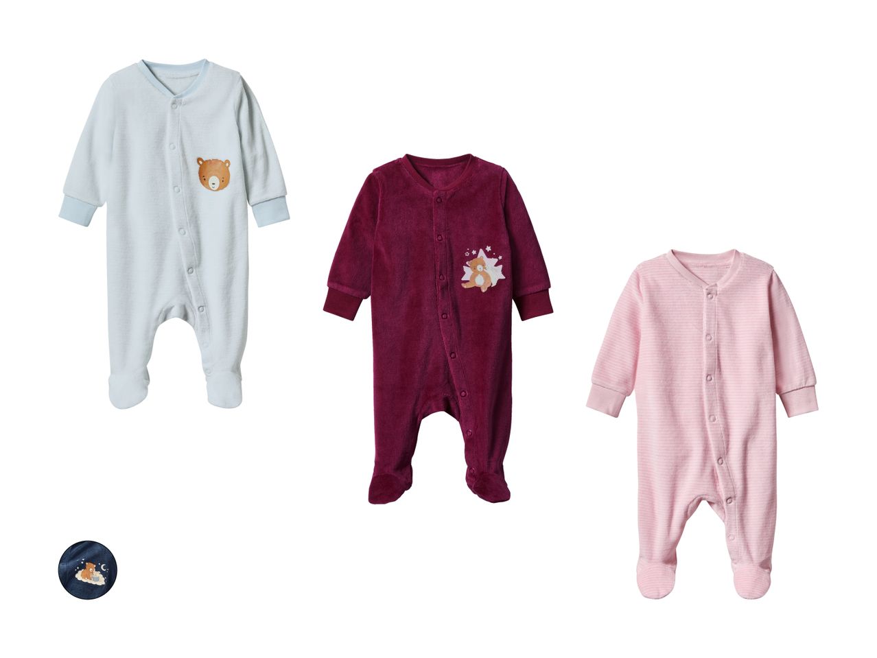 Drei Baby-Velours-Strampler in Hellblau, Burgund und Rosa mit niedlichen Tiermotiven.