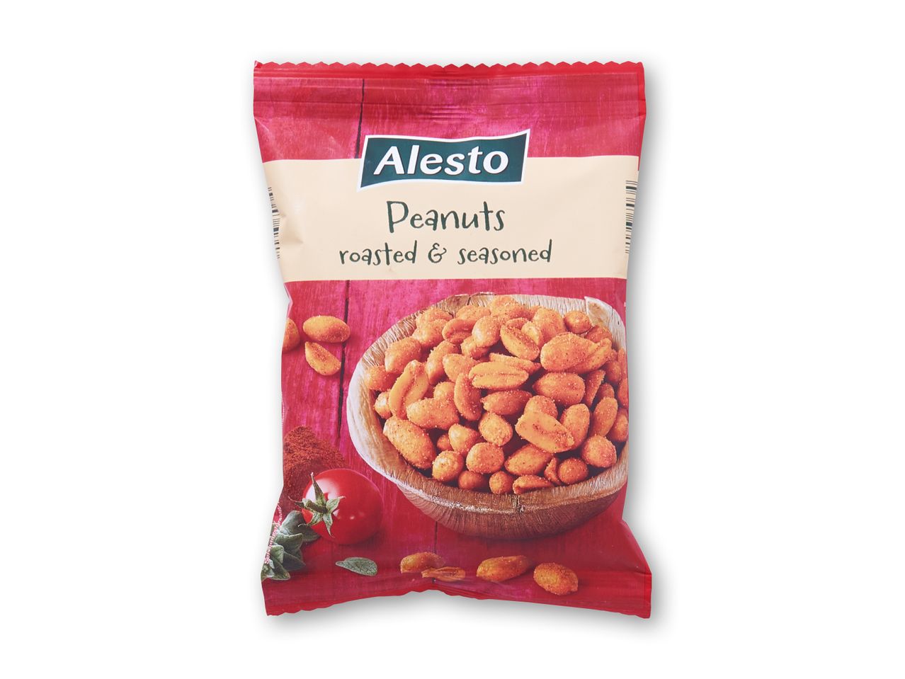 Pose med ristede og krydrede peanuts, med en skål peanuts, tomat og krydderier.