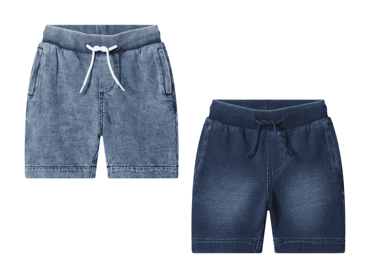 Zwei Kinder-Jeansshorts, eine hellblau und eine dunkelblau.