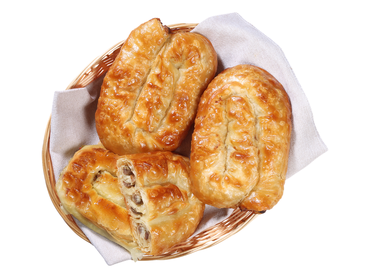 Trije zlato zapečeni bureki v pleteni košari, eden prerezan, da se vidi mesni nadev.
