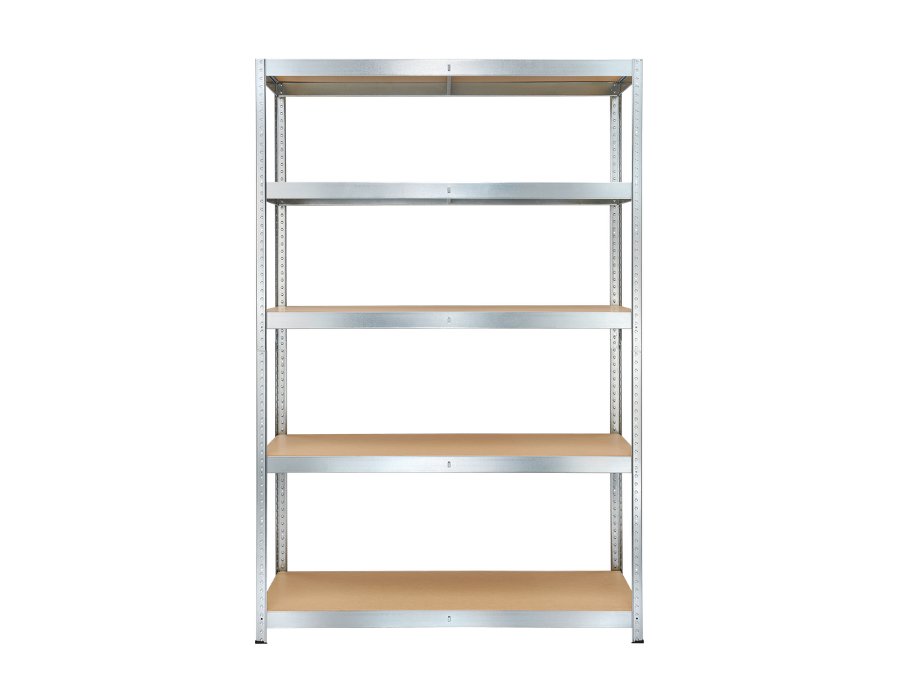 Metalna polica s pet drvenih polica na crnoj pozadini.