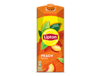 Een pak perzik ijsthee met de tekst 'LOW IN CALORIES' en voedingsinformatie.