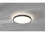 Moderna luminária de teto preta com cúpula branca.