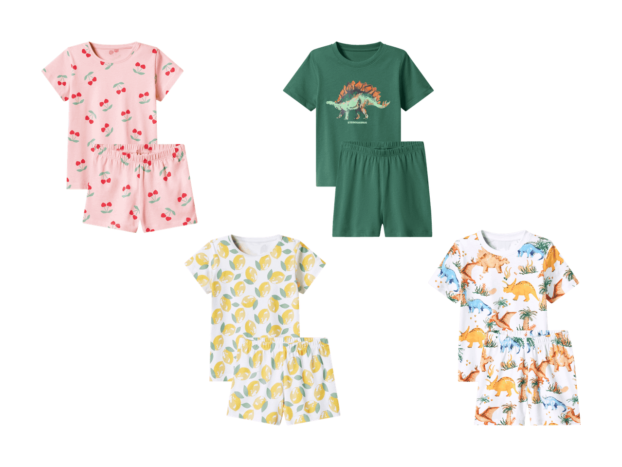 Vier Kinderpyjama-Sets: rosa mit Kirschen, grün mit Dinosauriern, weiß mit Zitronen und weiß mit Dinosauriern.