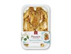 En pakke marineret poussin fra Sagra, klar til at bage, med middelhavsinspirerede krydderier.
