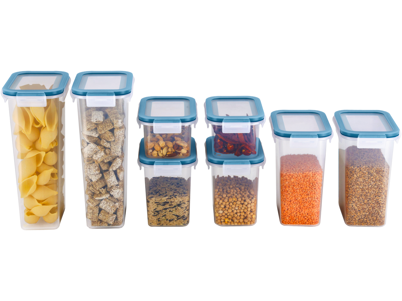 Set transparenter Lebensmittelbehälter mit blauen Deckeln, gefüllt mit Nudeln, Müsli, Nüssen, Chilis, Reis, Kichererbsen, Linsen und Weizen.