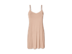 Ein beigefarbenes, schulterfreies Unterkleid.