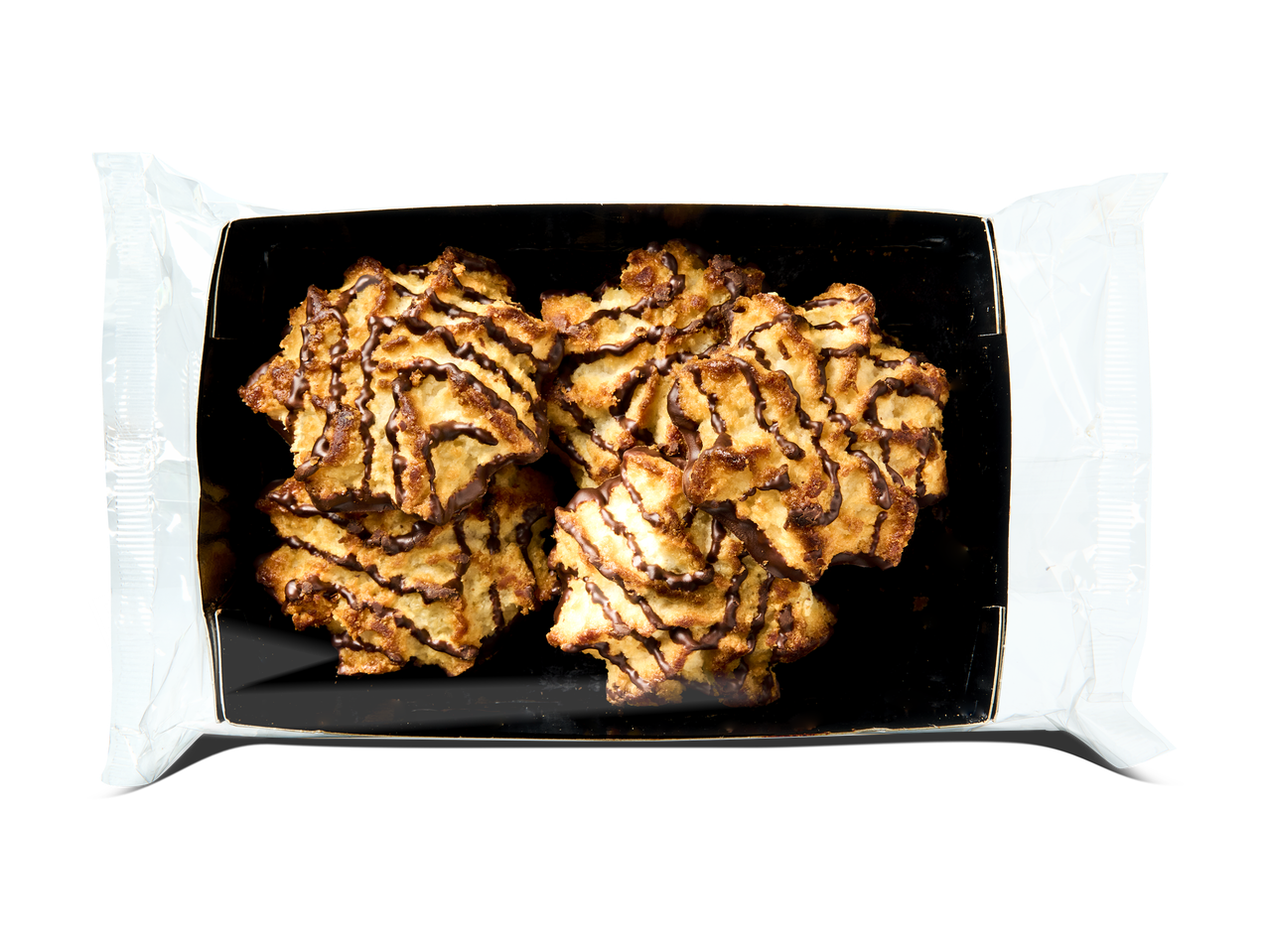 Chocolade kokoskoekjes in een open verpakking.